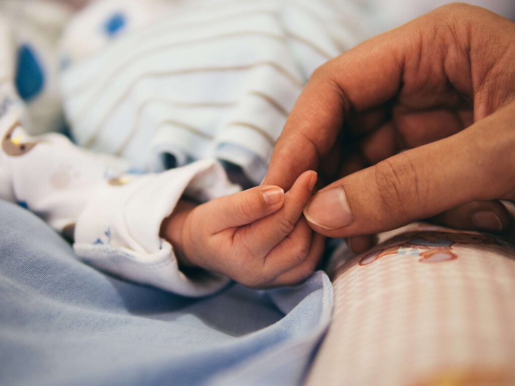 Mes del Niño: la importancia de la nutrición especializada en niños lactantes con condiciones específicas de salud